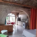 Du Mas Gibert A Entre Nimes Montpellier Et La 3 Etoiles *