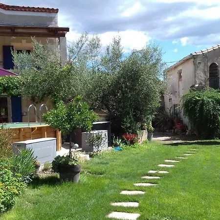 Tatil Evi Du Mas Gibert A Entre Nimes Montpellier Et La 3 Etoiles Saussines